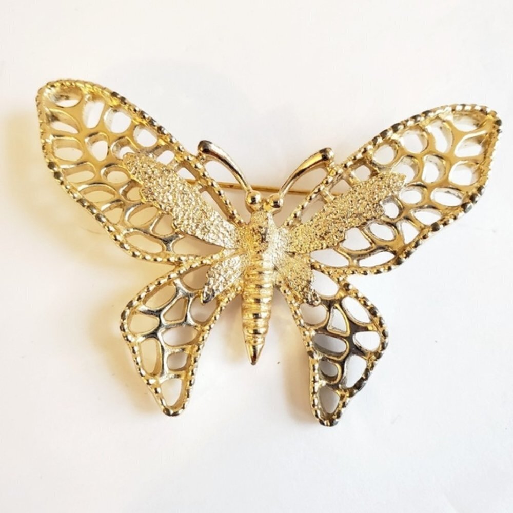 Sarah Coventry Signed VTG 1990's Gold Tone 2.5" X 2" Butterfly Brooch